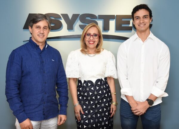 Raymond Marcelino, Marisela Lithgow y André Marcelino.