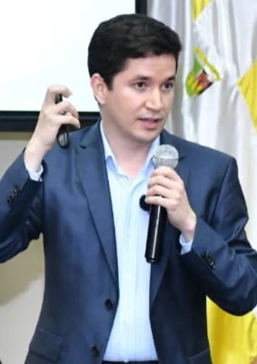 Alberto Castillo Aroca  aboga por adoptar la IA.