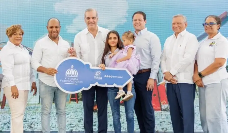 El presidente Abinader aseguró que se tiene en proceso la entrega de 240 mil  nuevos  títulos.