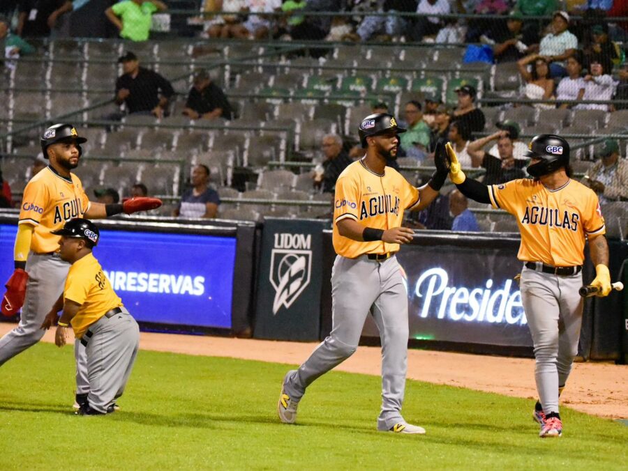 Aguilas