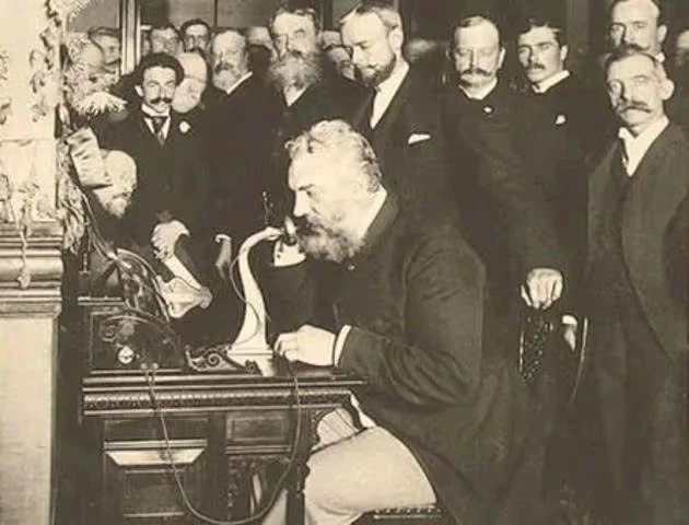 Alexander Bell y Thomas Watson,
