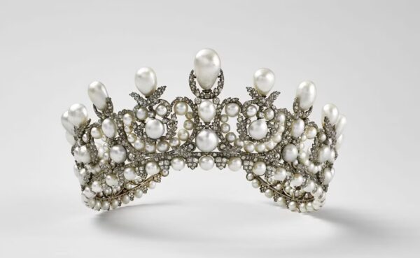 Imagen facilitada de la diadema la emperatriz Eugenia robada del Museo del Louvre, en París
