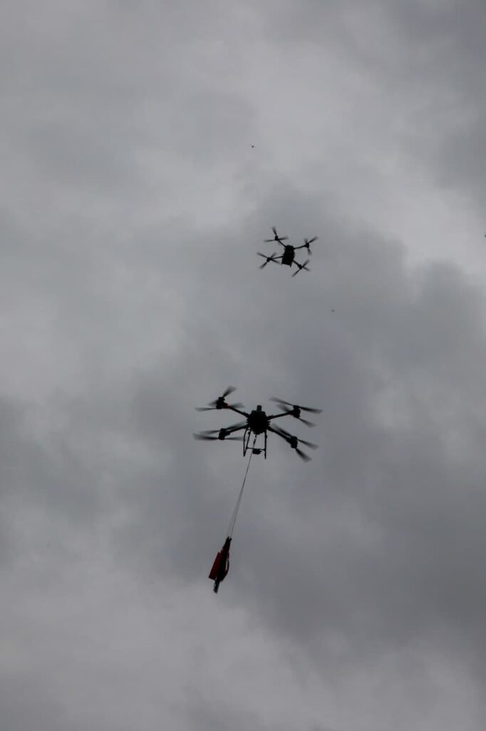 Drones pueden cargar hasta 60 libras y pueden tener una autonomía de vuelo de entre 35 y 50 minutos. Fuente externa.