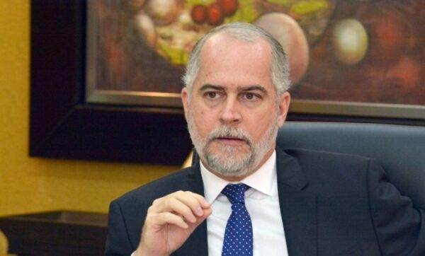 Alejandro Fernández W., superintendente.