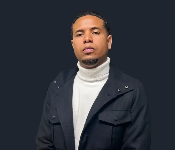 El artista urbano Yowwzy estrena su disco.