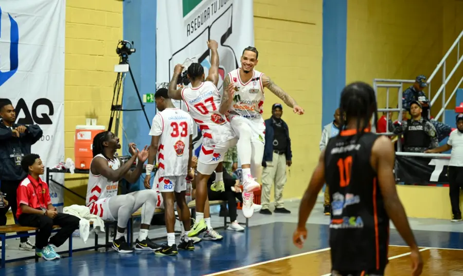 El Novato del Anderson García, protagonizó una noche espectacular al comandar al club San Sebastián hacia su octava final consecutiva