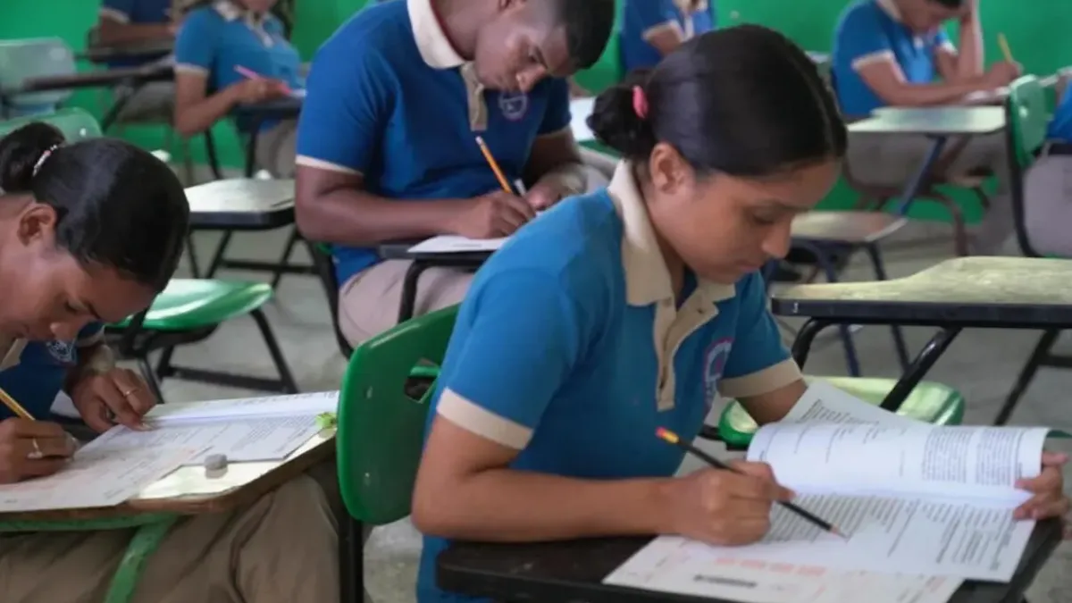 ¿Cuáles son las principales causas que llevan a los estudiantes dominicanos a faltar a clases con tanta frecuencia?