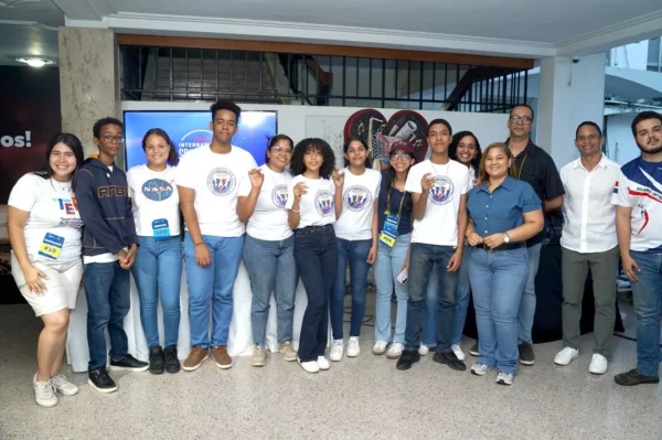 Estudiantes de escuelas en la Nasa app challenge
