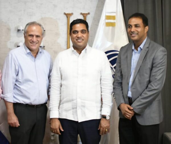 Federación-Pedro Domínguez Brito, Ing. Kelvin Cruz ministro de Deportes y Lic. Wily González presidente de la FDA. (2)