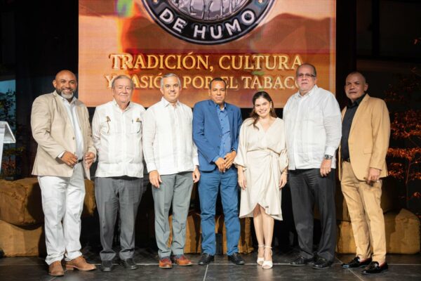 Leandro López, Hendrik Kelner. Iván Hernández Guzmán, Anyolino Germosén, Anabel Rosario Rodríguez, Arismendi Dajer y Camilo Juan López