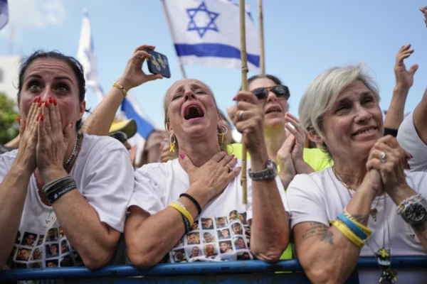 Gente reacciona a la liberación de rehenes israelíes en Gaza