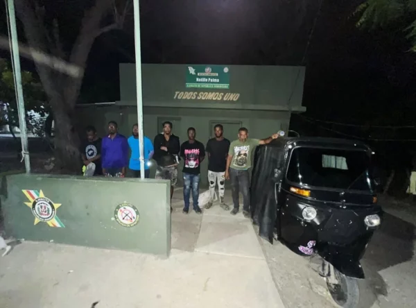 Haitianos detenidos centro acopio Montecristi