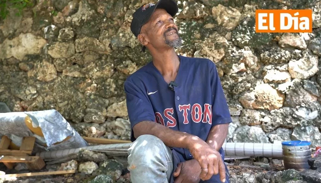 Conoce la  dramática historia de Rafael, un hombre de 54 años que vive en un zafacón frente al Faro a Colón