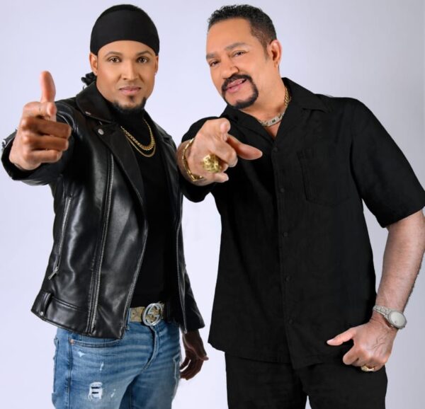Los cantantes Junior Esencia y Frank Reyes