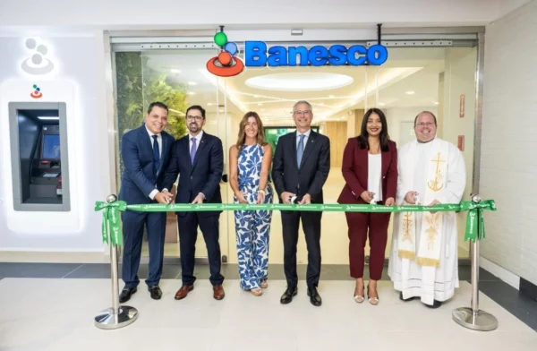 La inauguración de la nueva sucursal en Ágora Santiago de Banesco.