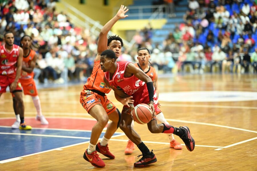 Lamonte Bearden coloco a un juego de la final al club San Sebastián, en la victoria 112×104 sobre el José Horacio Rodríguez