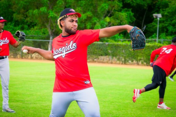 Lanzador Yoniel Curet