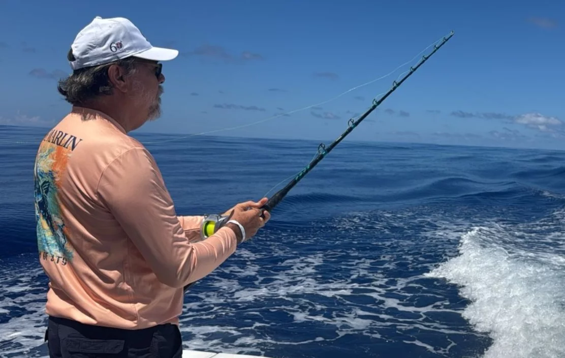 Equipo “Los caipirios” toma delantera en pesca al Marlin Azul