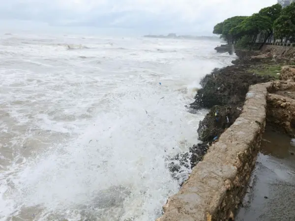 Mar-Malecón-Lluvia-Oleaje anormal