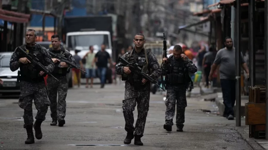 Policías en Brasil