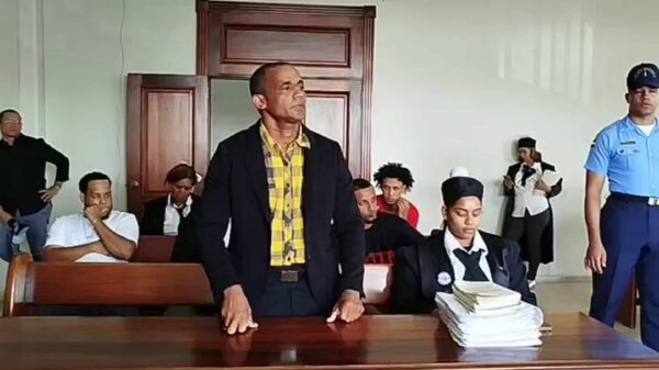 Profesor acusado de abuso