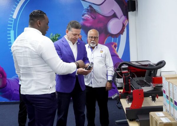 Proindustria entrega equipos al Loyola