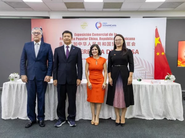 Roberto Santana, embajada china