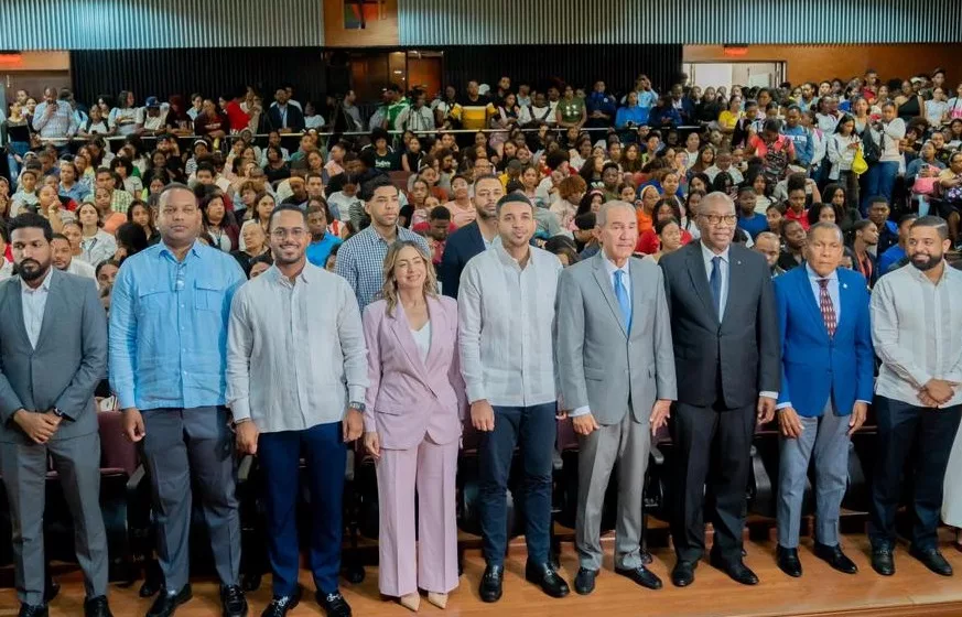 Autoridades lanzan Tarjeta Joven junto a Supérate.
