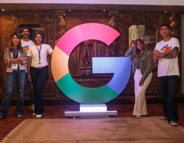 Ejecutivos y líderes de marketing de la empresa.