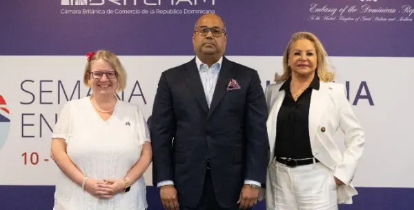 Carol van der Walt, Amauris Vásquez y  Rosa Hernández.