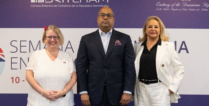 Carol van der Walt, Amauris Vásquez y Rosa Hernández.
