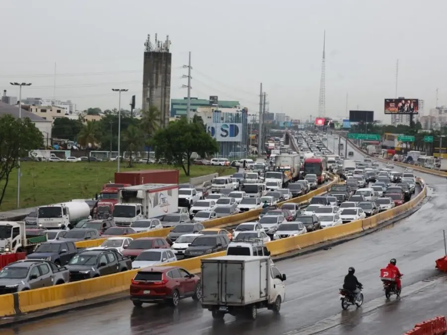 Tráfico en Santo Domingo-Lluvia-Tormenta