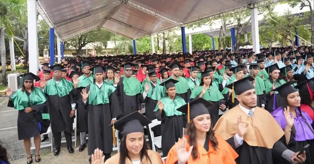 Rector de la UASD insta a nuevos profesionales imitar egresados destacados en el extranjero