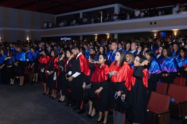Graduación de UNAPEC.
