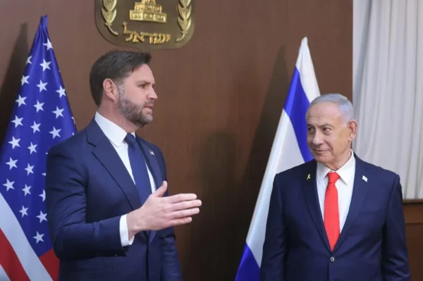 El primer ministro israelí, Benjamin Netanyahu (d) y el vicepresidente de EE.UU. J.D. Vance, este 22 de octubre en Jerusalén.