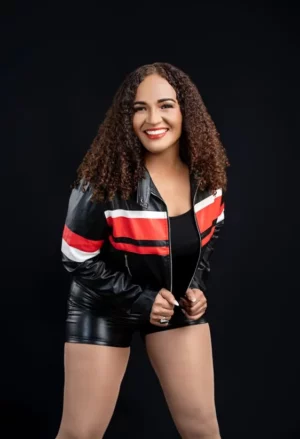Yasminca Ponce sigue firme en la bachata