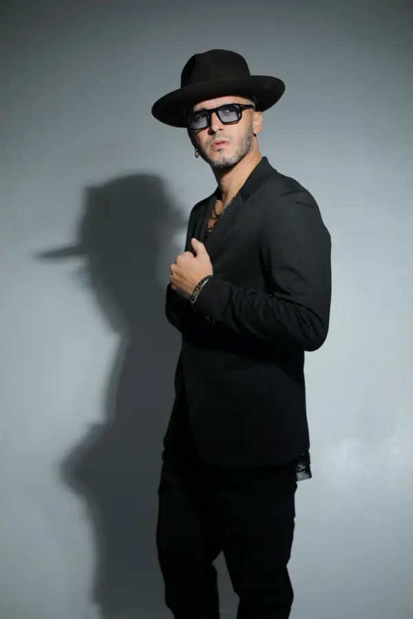 El cantante Zeo Muñoz estrenará un nuevo disco.