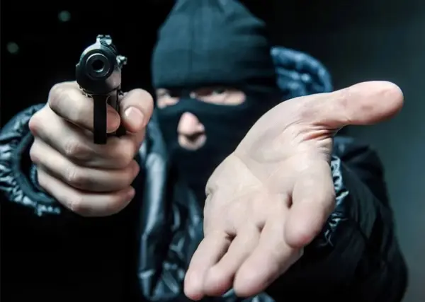 a punta de pistola