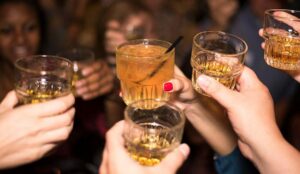 alcoholismo-adolescentes-1080×628