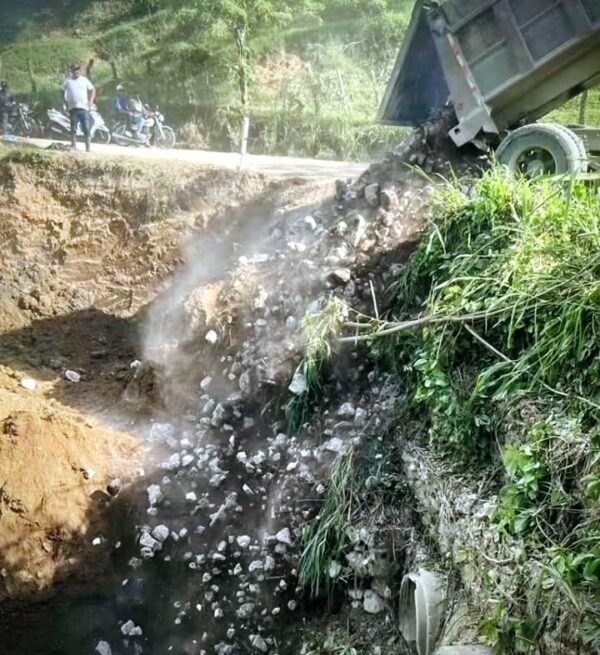 Construcción de carretera la Palmita