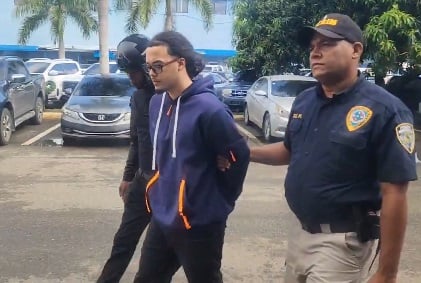 John 42-Policía-capotillo