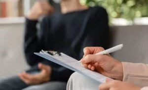 Si los sentimientos de ansiedad, miedo, confusión o tristeza  persisten o empeoran, es importante buscar apoyo profesional.