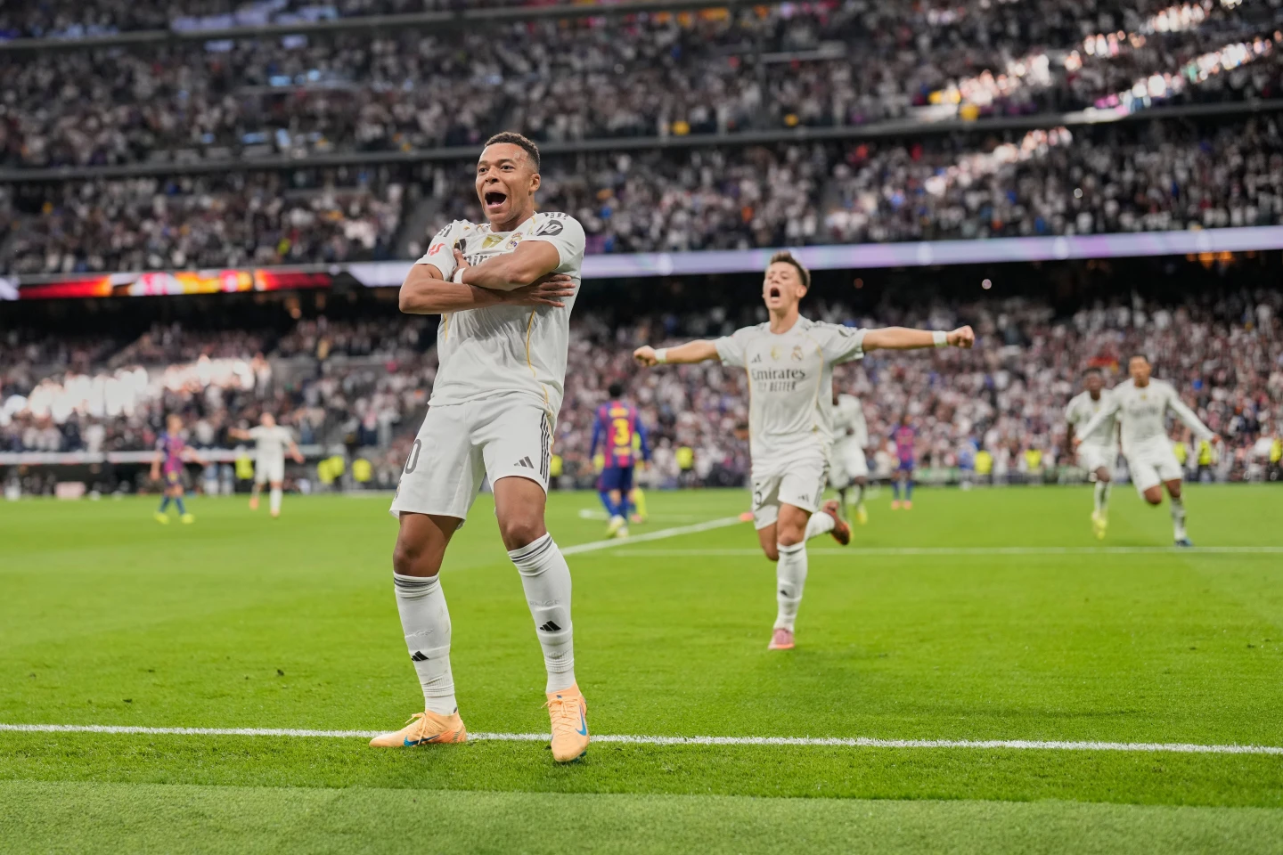 Real Madrid vence al Barcelona 2-1 en el primer Clásico de la temporada
