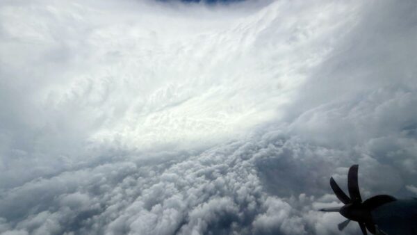 El huracán Melissa, de categoría 5, azota Jamaica con vientos y lluvias devastadores