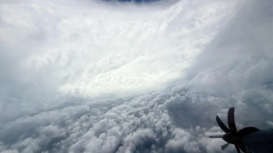 El huracán Melissa, de categoría 5, azota Jamaica con vientos y lluvias devastadores