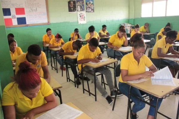 Estudiantes en la modalidad prepara y tanda nocturna.