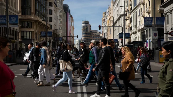paso-peatones-calle-gran-via-madrid_98