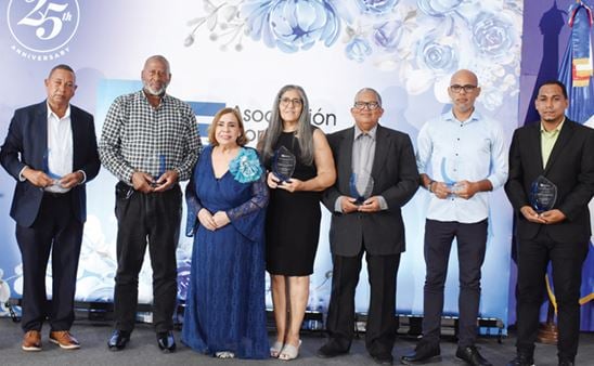 Mirna Pimentel junto a Joselito Peña, Francisco Meriño, Iris Lizardo, Ángel Vargas, Kosaky Suberví y Julio Cesar Peña.