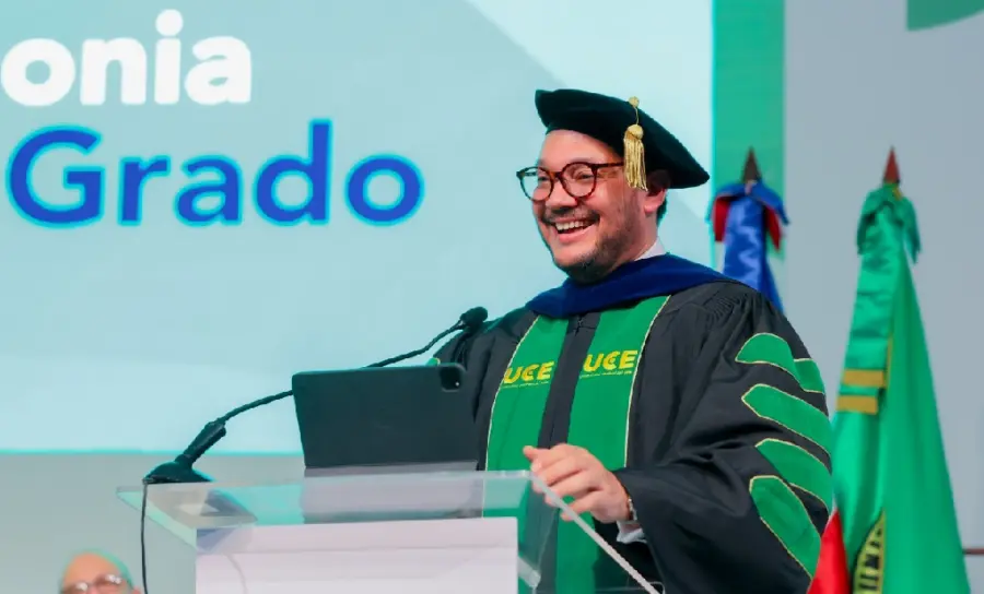 Graduacion UCE 2025