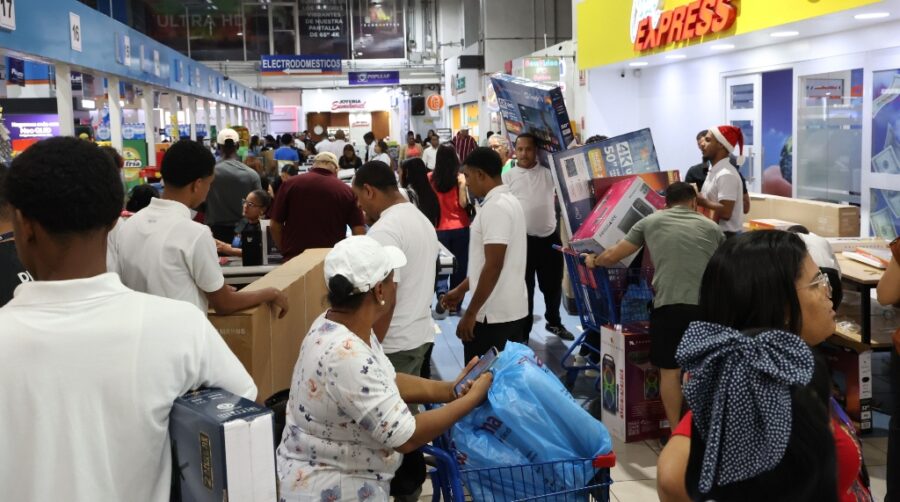 Televisión, nevera, equipos de sonidos, estufas y decoración entre los productos más buscados por los consumidores ayer en Viernes Negro.